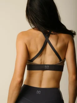 Cartel Copenhagen Align by Blume Cross-over Sports Top< Træningsbluser