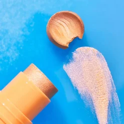 Essence Baby Got Holo Glow Highlighter Stick< Blush