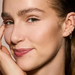 Fenty Beauty Bright Fix Instant Brightening + Blurring Powder< Foundation
