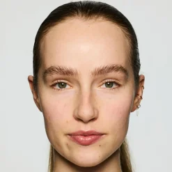 Fenty Beauty Bright Fix Instant Brightening + Blurring Powder< Foundation