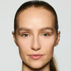 Fenty Beauty Bright Fix Instant Brightening + Blurring Powder< Foundation