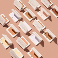 Fenty Beauty Bright Fix Instant Brightening + Blurring Powder< Foundation