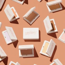 Fenty Beauty Bright Fix Instant Brightening + Blurring Powder< Foundation