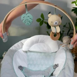 Ingenuity Cosy Spot Skråstol med Aktivitetsbøjle Træ<Børn Skrå- & Vippestole