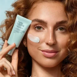 Estée Lauder DayWear Sheer Tint Moisturizer SPF 15< Rejsestørrelser