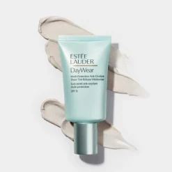 Estée Lauder DayWear Sheer Tint Moisturizer SPF 15< Rejsestørrelser