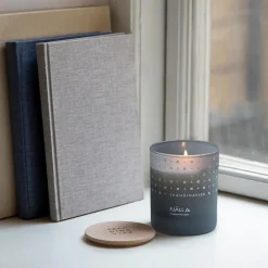 SKANDINAVISK FJÄLL Scented Candle< Lys & Lamper