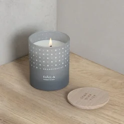 SKANDINAVISK FJÄLL Scented Candle< Lys & Lamper