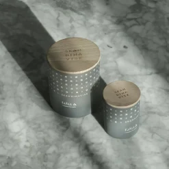 SKANDINAVISK FJÄLL Scented Candle< Lys & Lamper