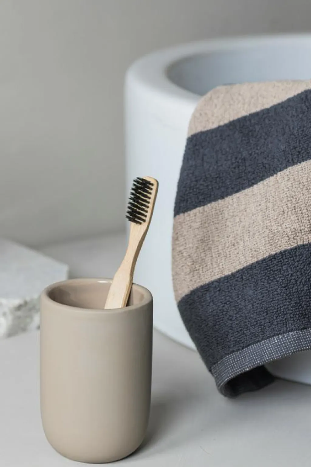 Mette Ditmer Badeværelsestilbehør<LOTUS Tandbørsteholder