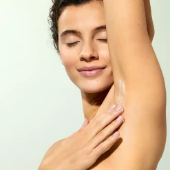Nuxe Body Rêve de Thé 24-hour fresh-feel roll-on deodorant< Til Hende|Deodoranter