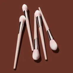 Fenty Beauty Blush- & Bronzerbørster>Precision Baked Highlighter Brush