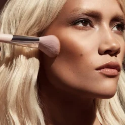 Fenty Beauty Blush- & Bronzerbørster<Sculpting Bronze Brush