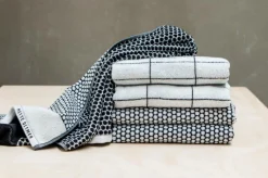 Mette Ditmer Tile Stone Gæstehåndklæde< Håndklæder
