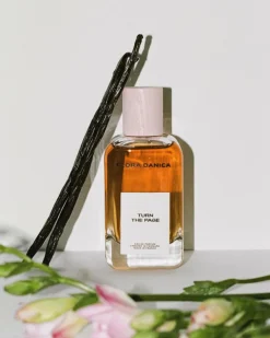 Flora Danica Turn The Page Eau de Parfum< Til Hende